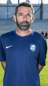 Nicolas Usaï en tenue d'entraînement du club, au bord d'un terrain