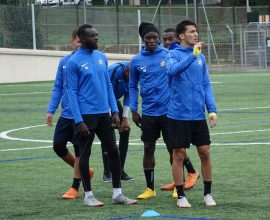 Quatre joueurs de l'Athlético Marseille en tenue d'entraînement du club, photographie publiée en novembre 2018